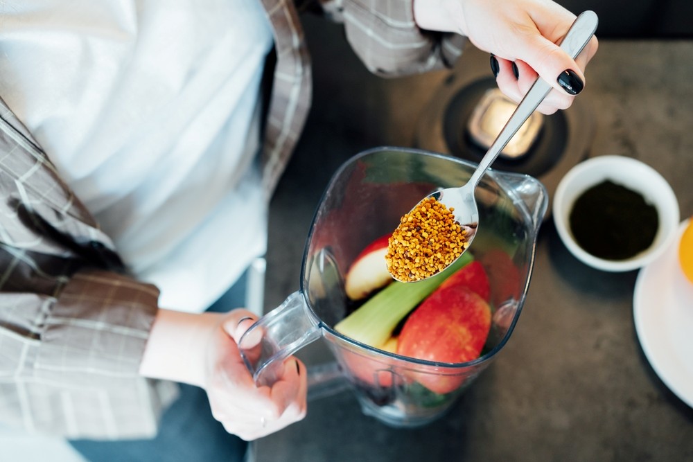 ¡Descubre los beneficios del polen de abeja en la mujer!